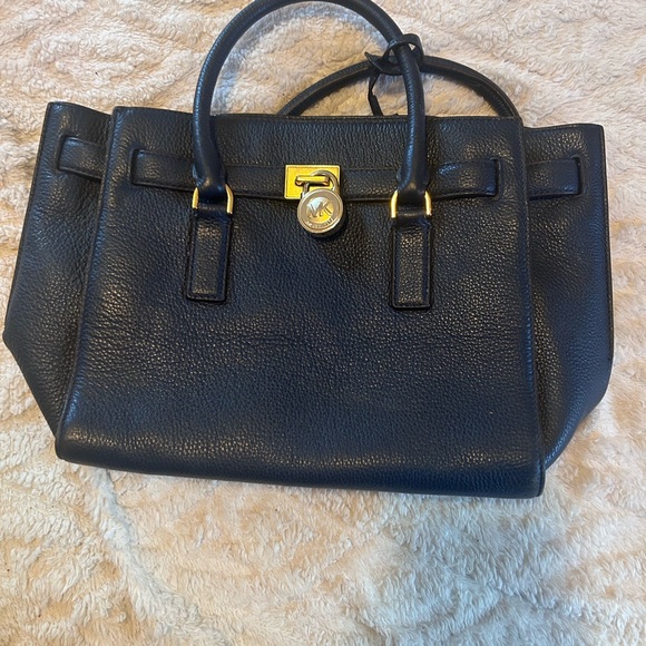 2 Michael Kors Bags - Picture 4 of 6